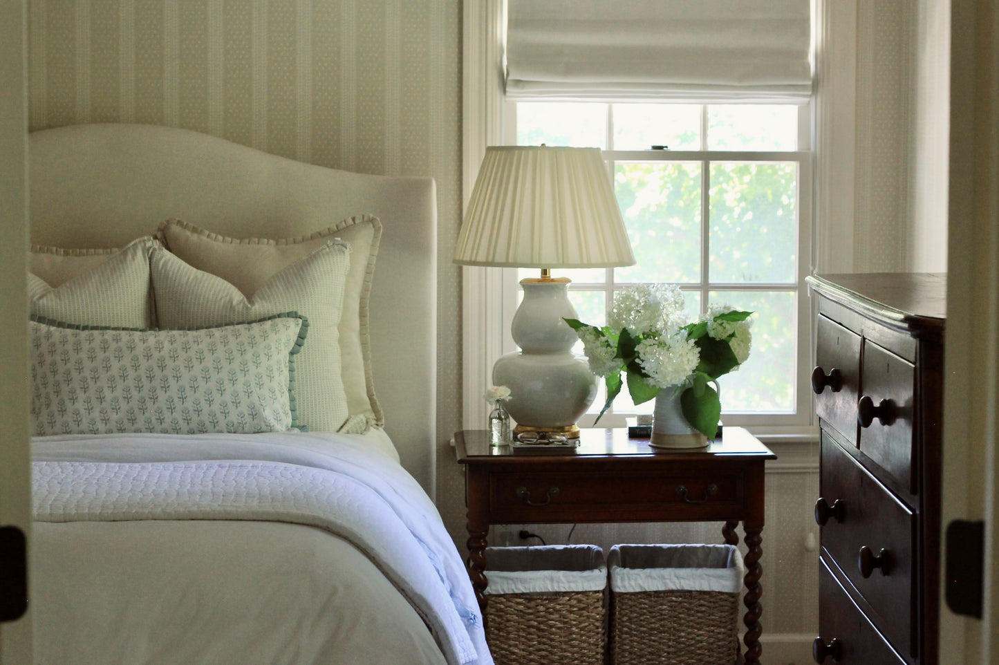 Leaf & Dot Ticking Wallpaper - Cream