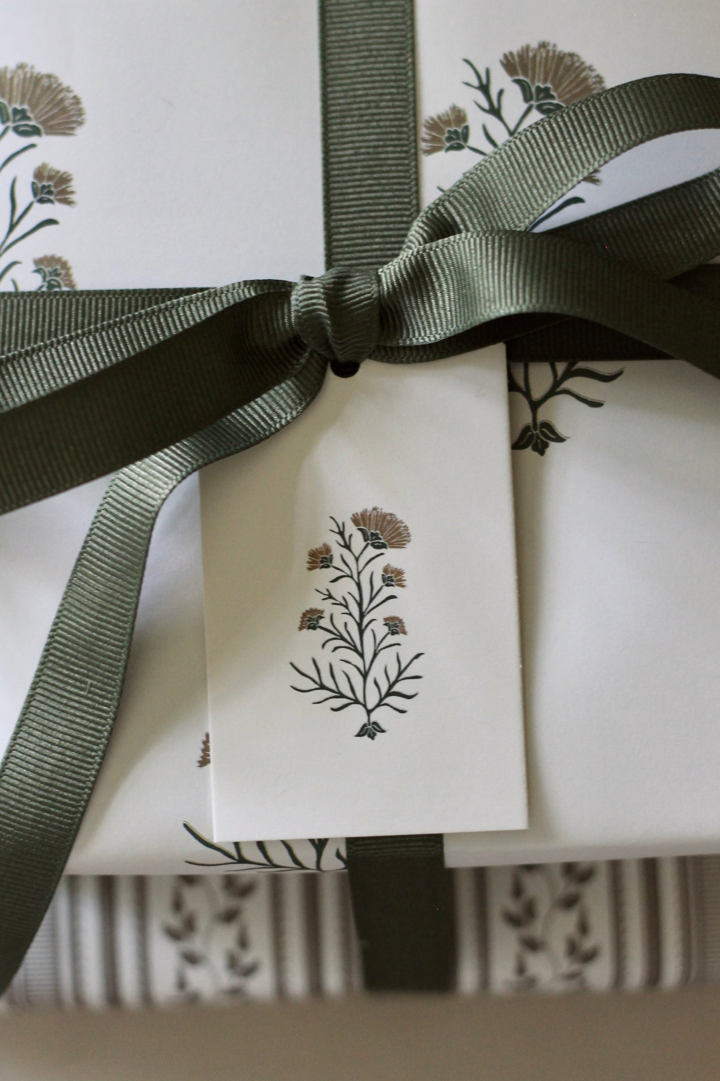 Charlotte Wrapping Paper, Spruce & Gold