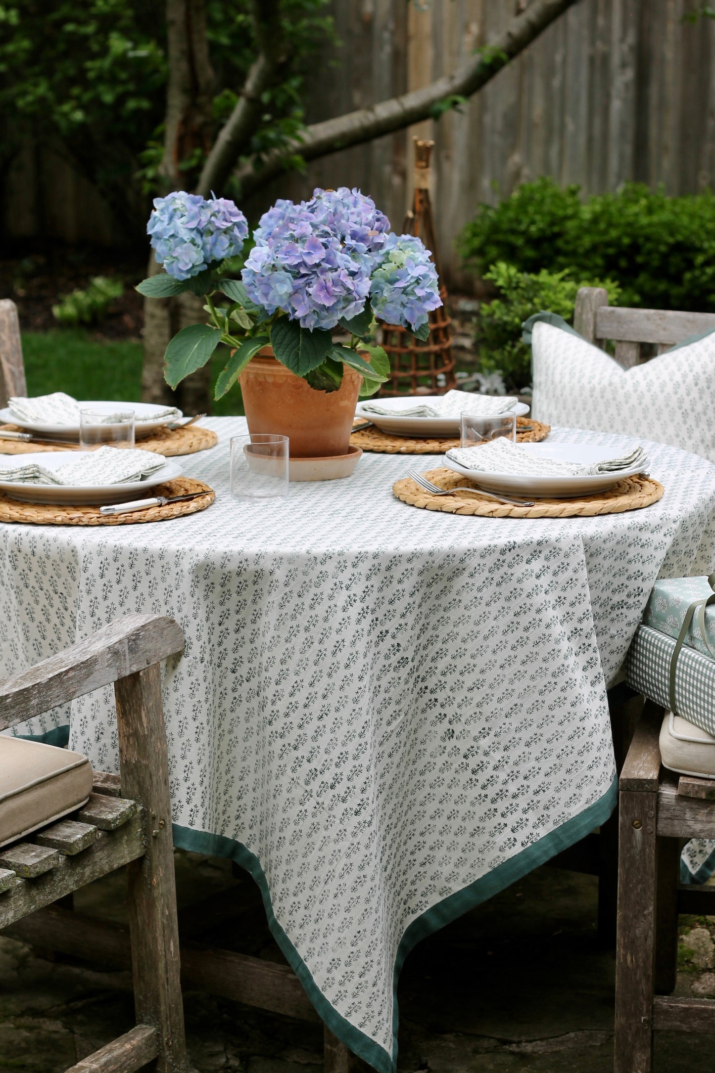 Emma in Deep Green Tablecloths