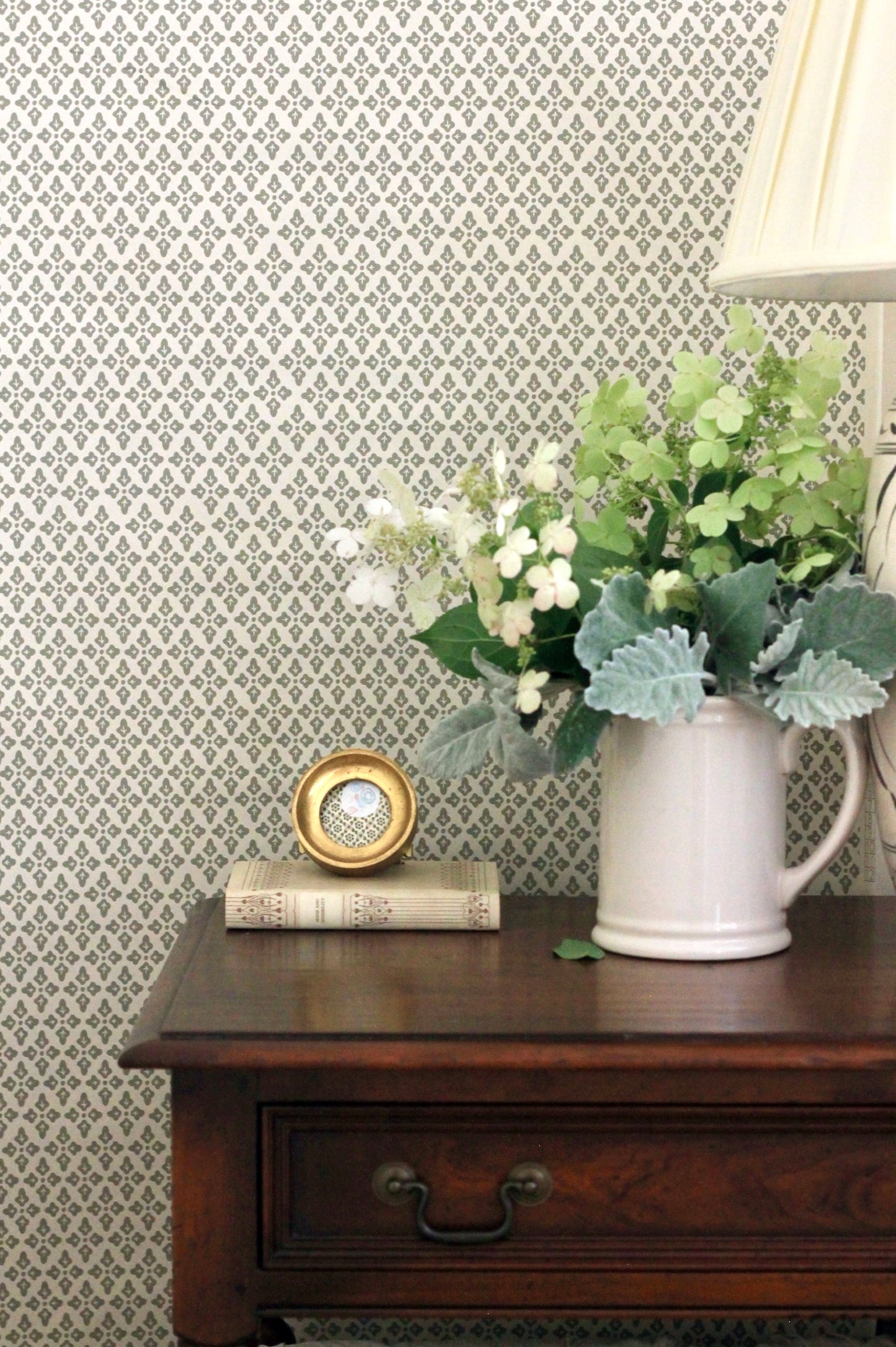 Tea Leaf Wallpaper - English Green