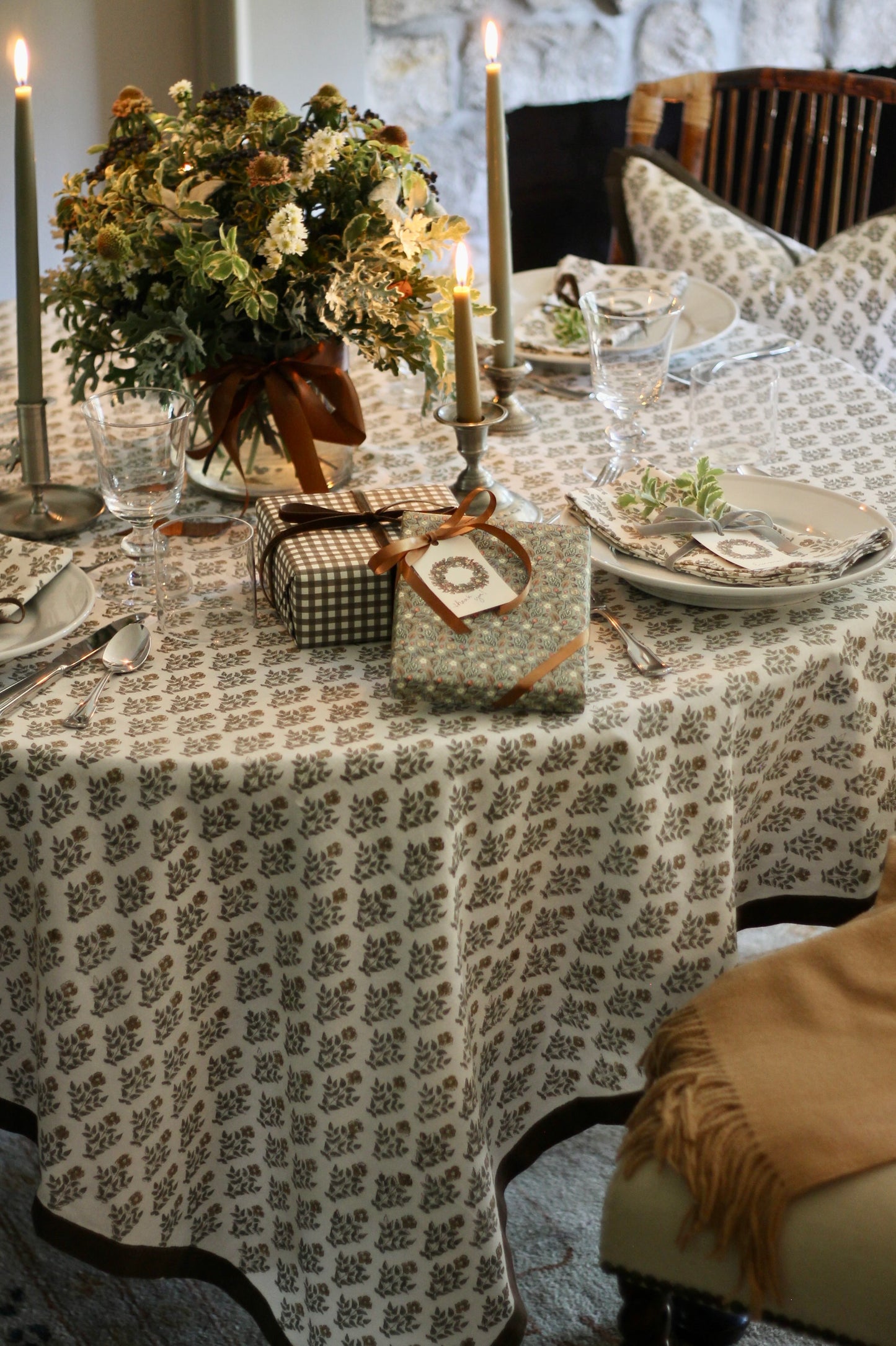 Carie Gold Tablecloths | 2 sizes