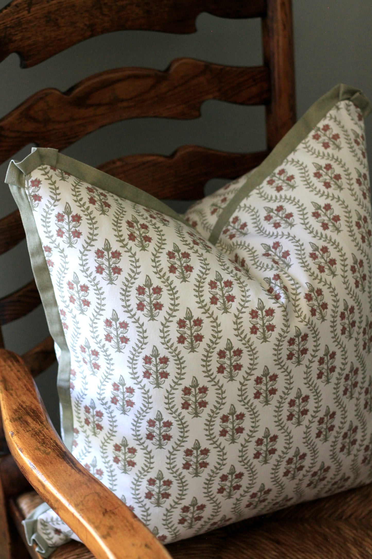 Scalloped Dahlia Covers