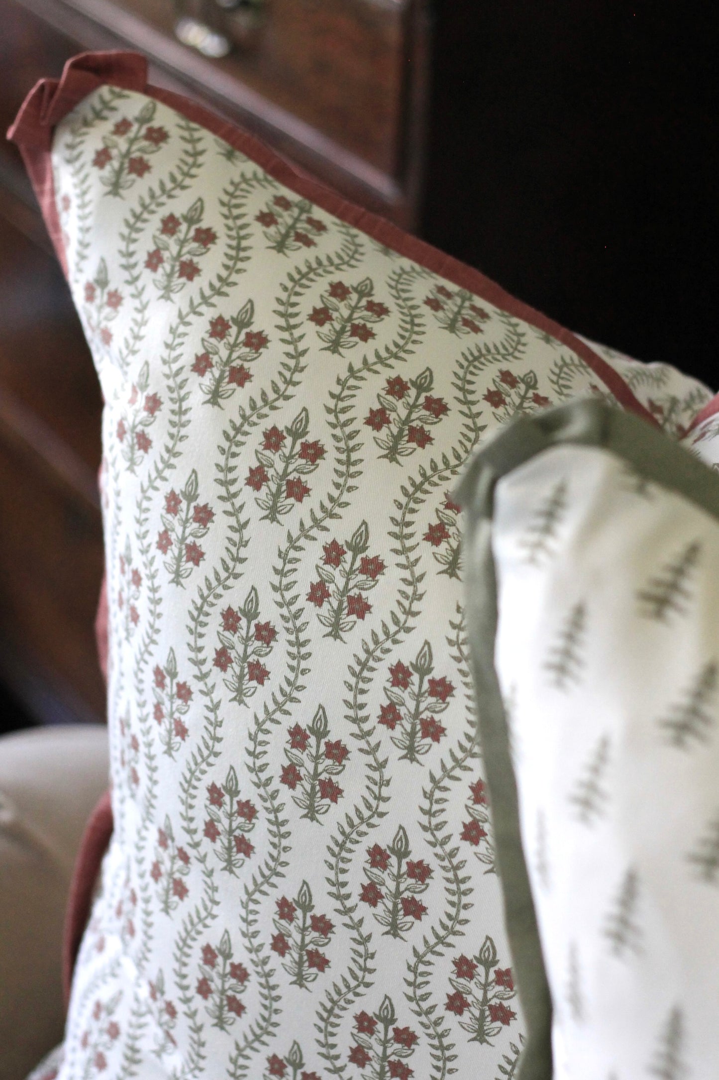 Scalloped Dahlia Covers