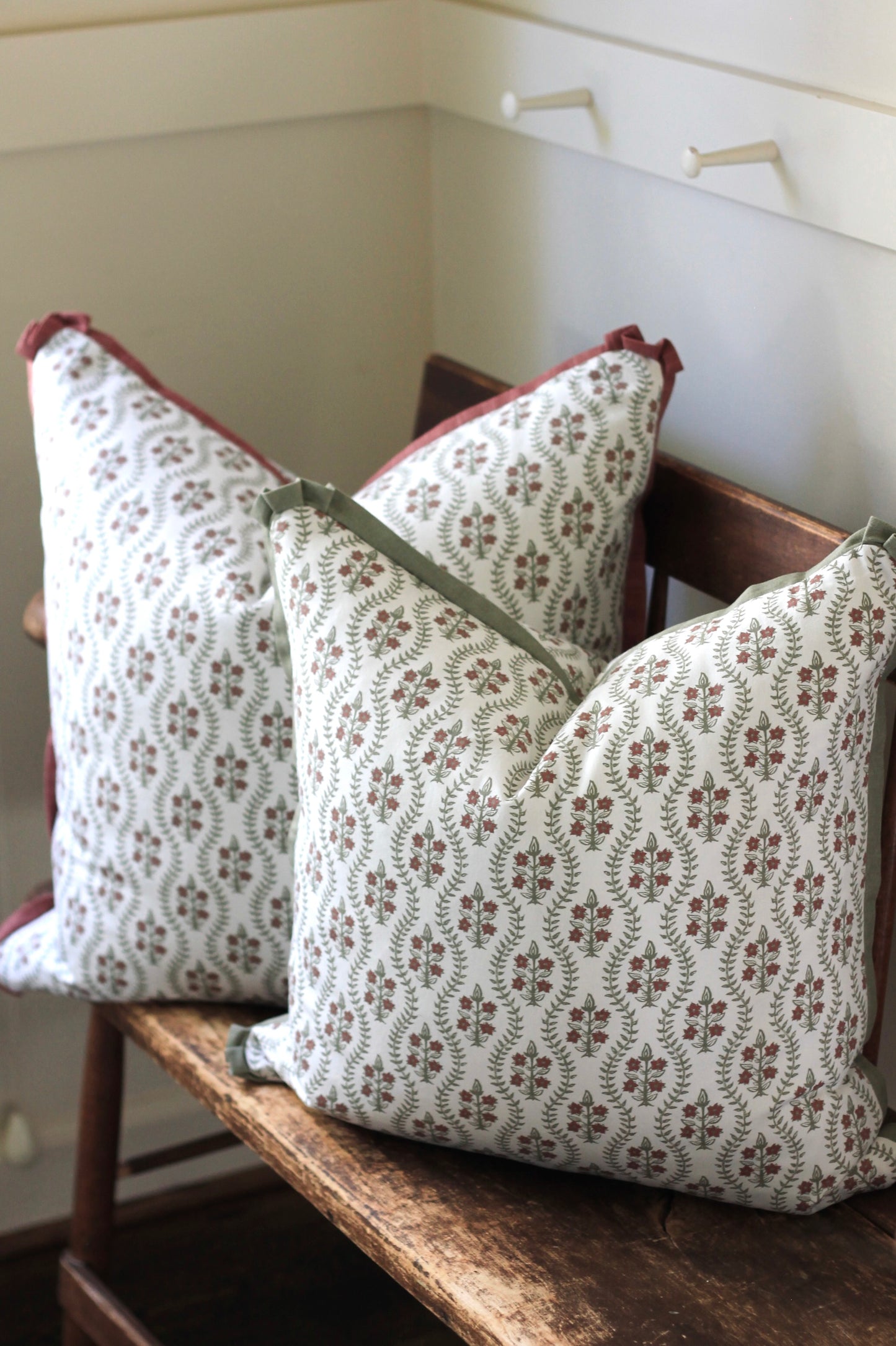 Scalloped Dahlia Covers