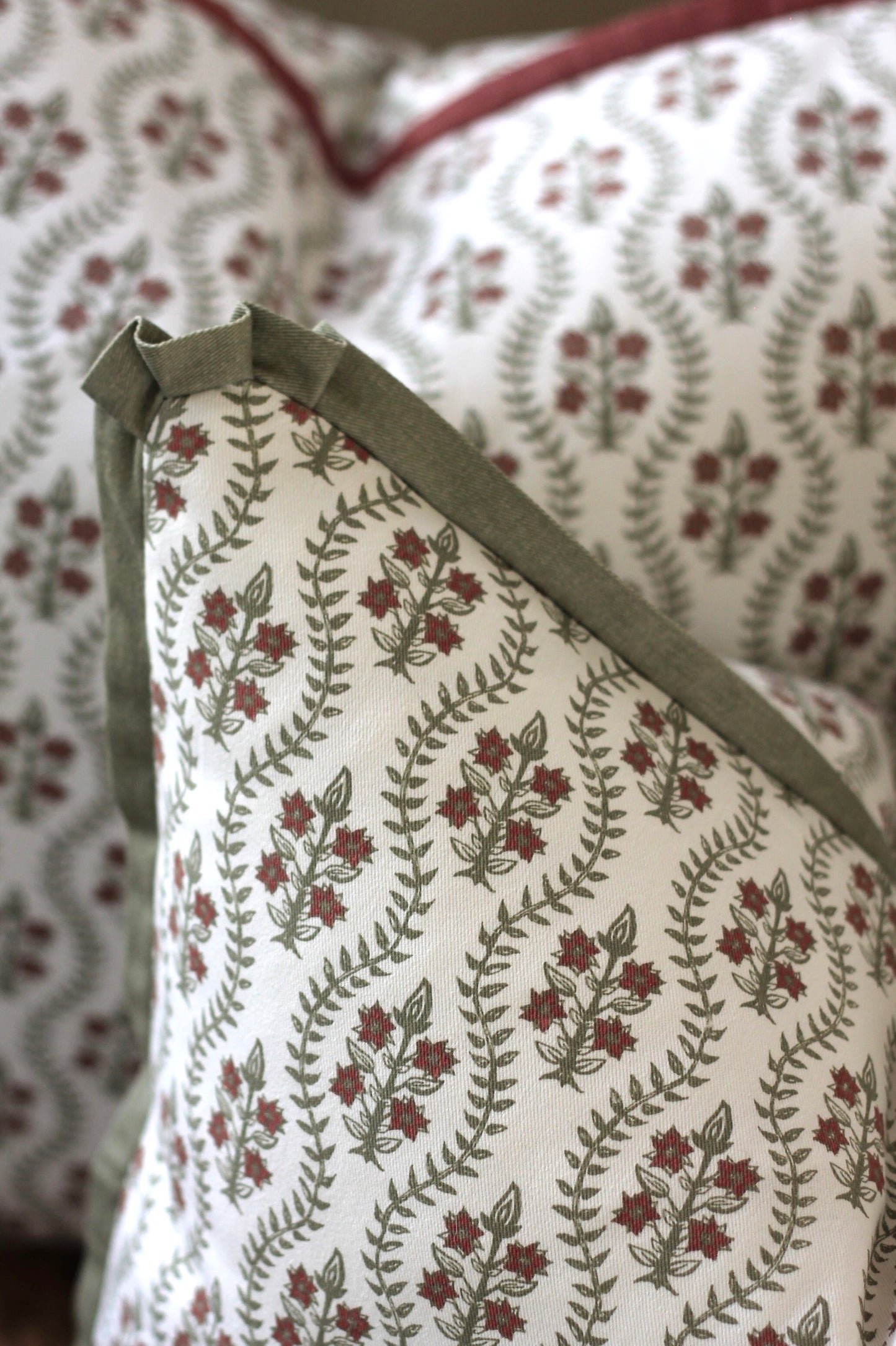 Scalloped Dahlia Covers