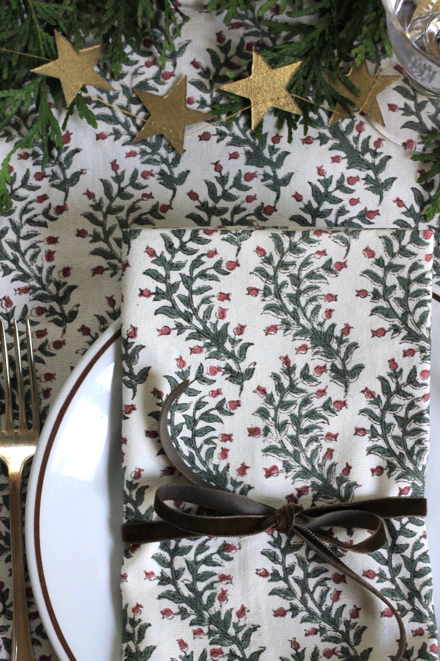 Garland in Rosewood Napkins