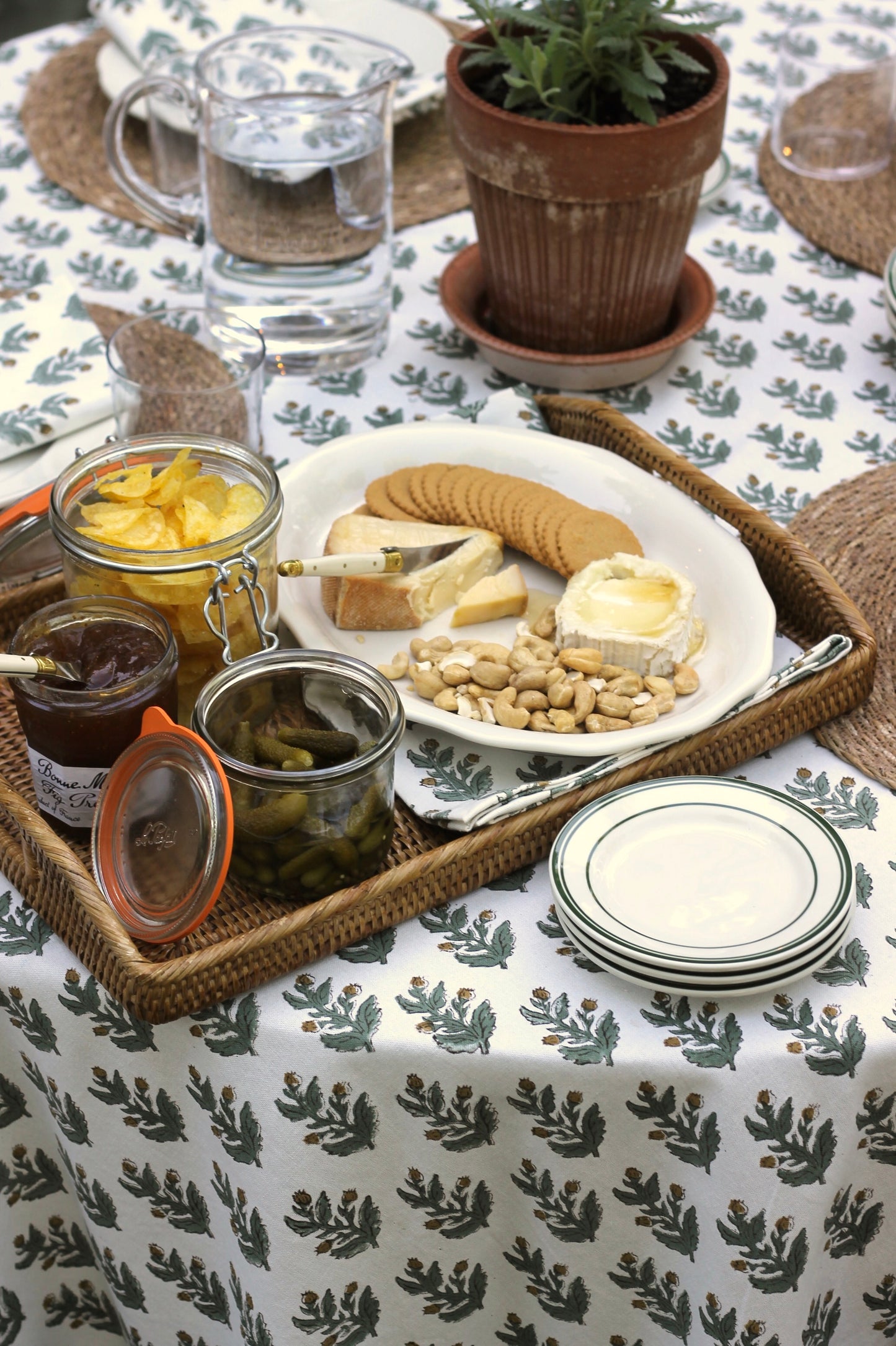 Classic Cafe Platters and Plates | Cream Scallop