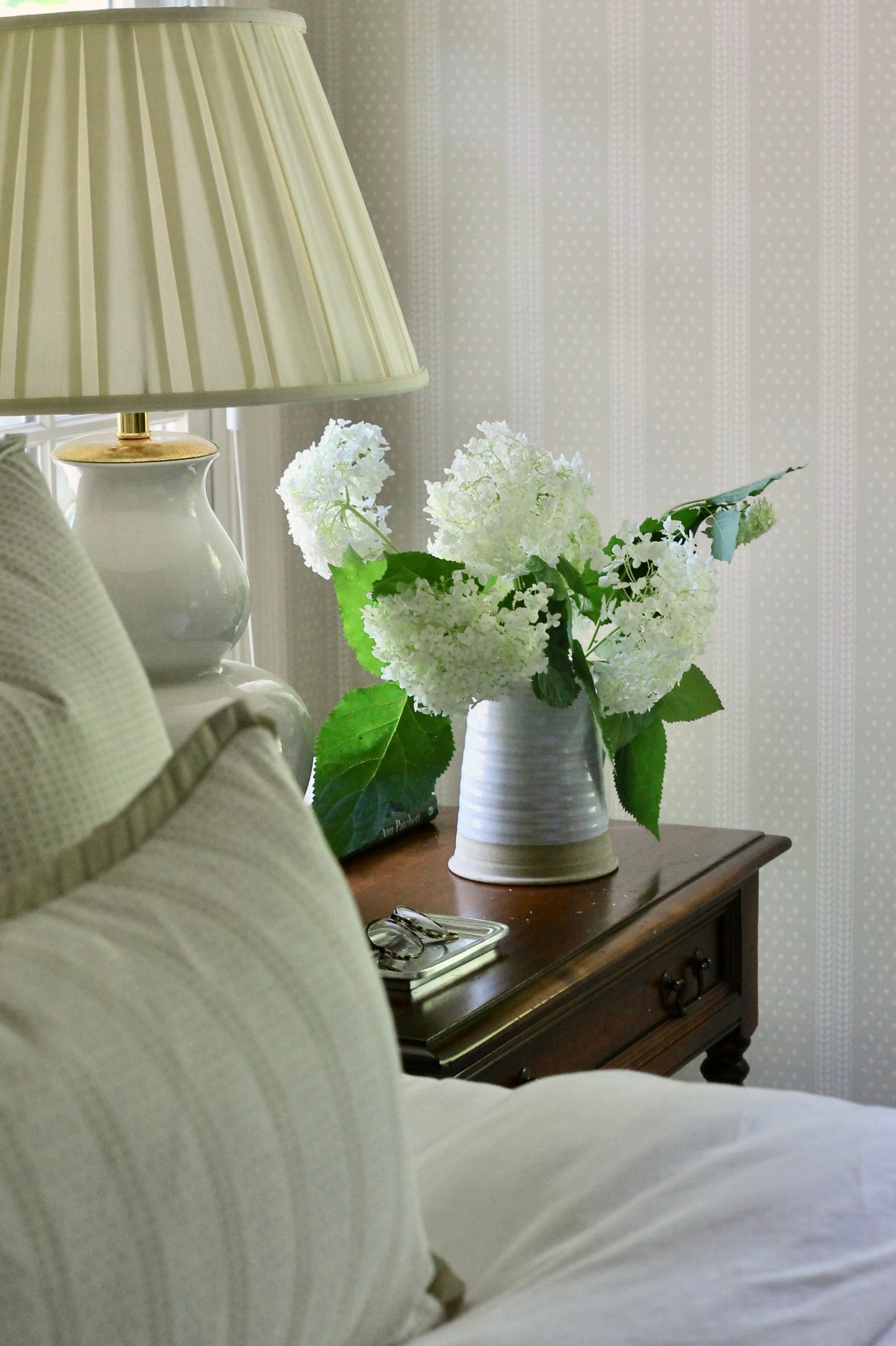 Leaf & Dot Ticking Wallpaper - Cream