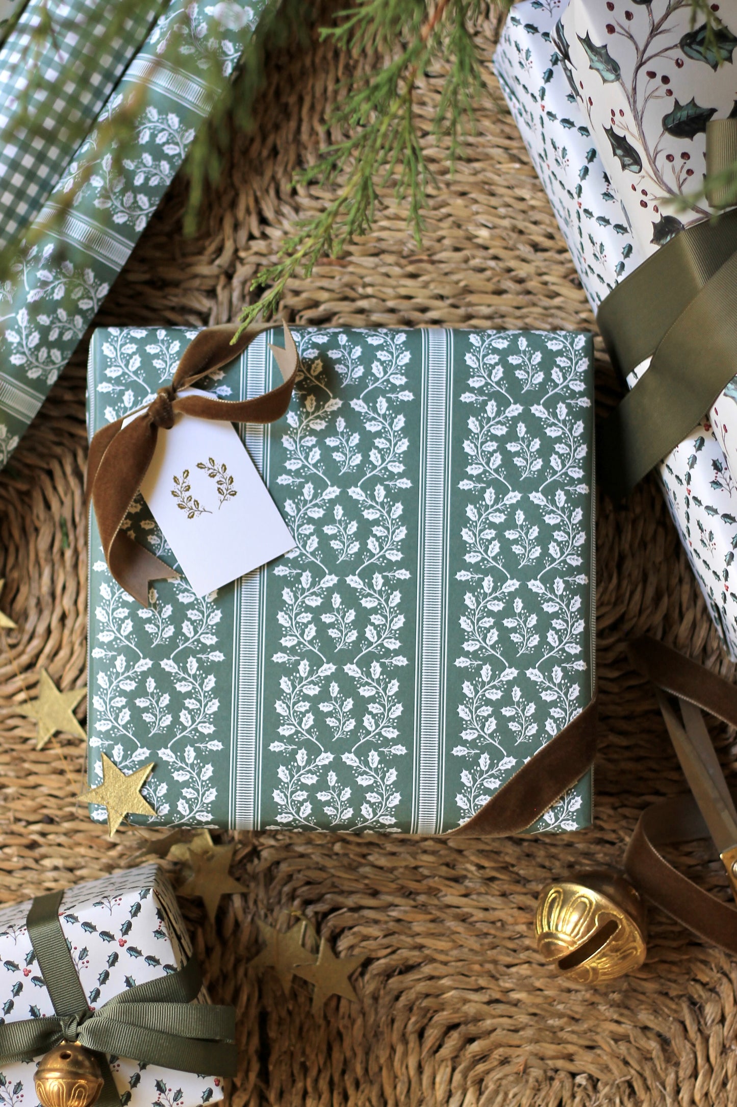 Laurel Wreath Wrapping Papers - 4 sheets