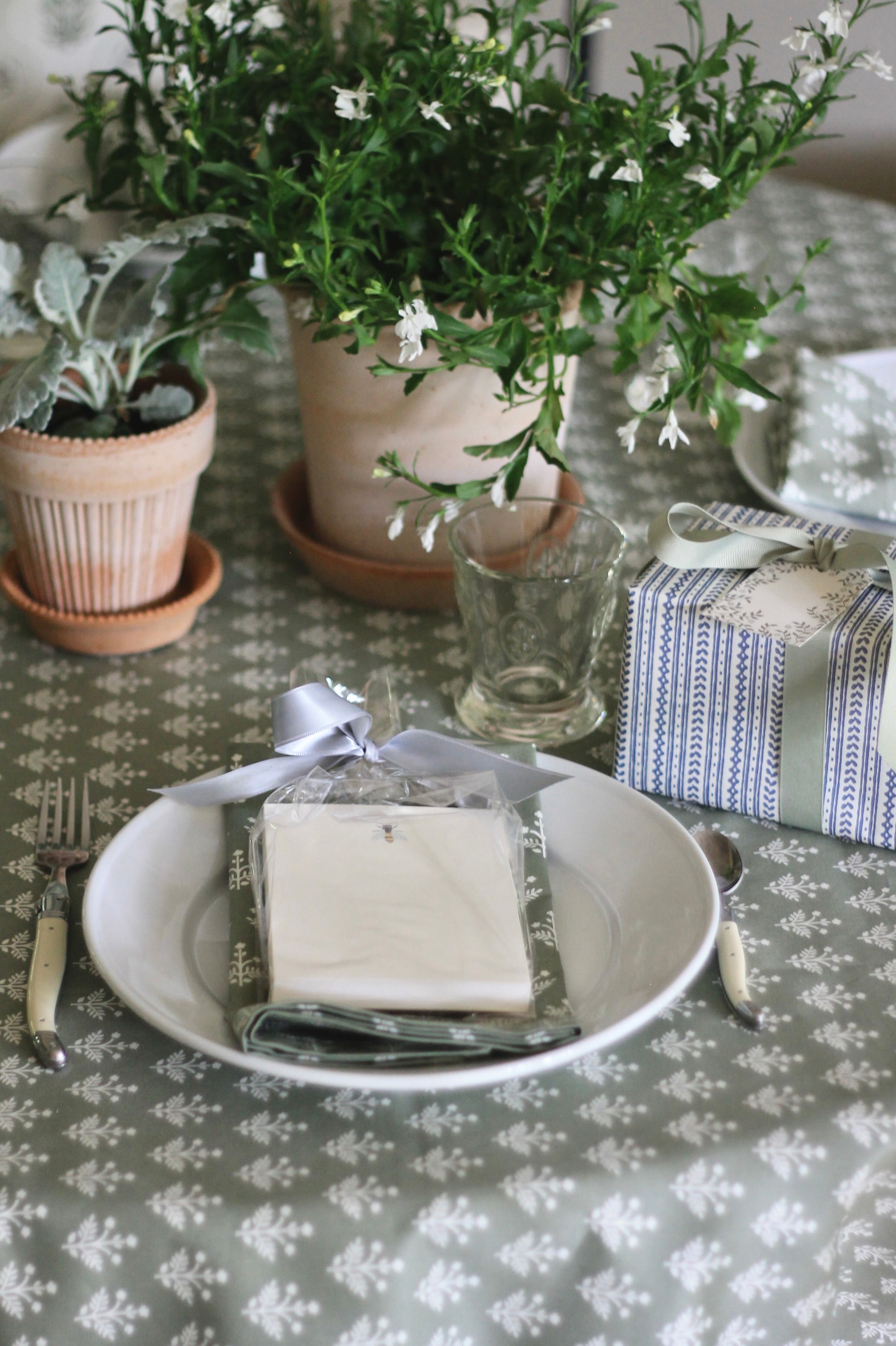Wrapping Papers – JSH Home Essentials