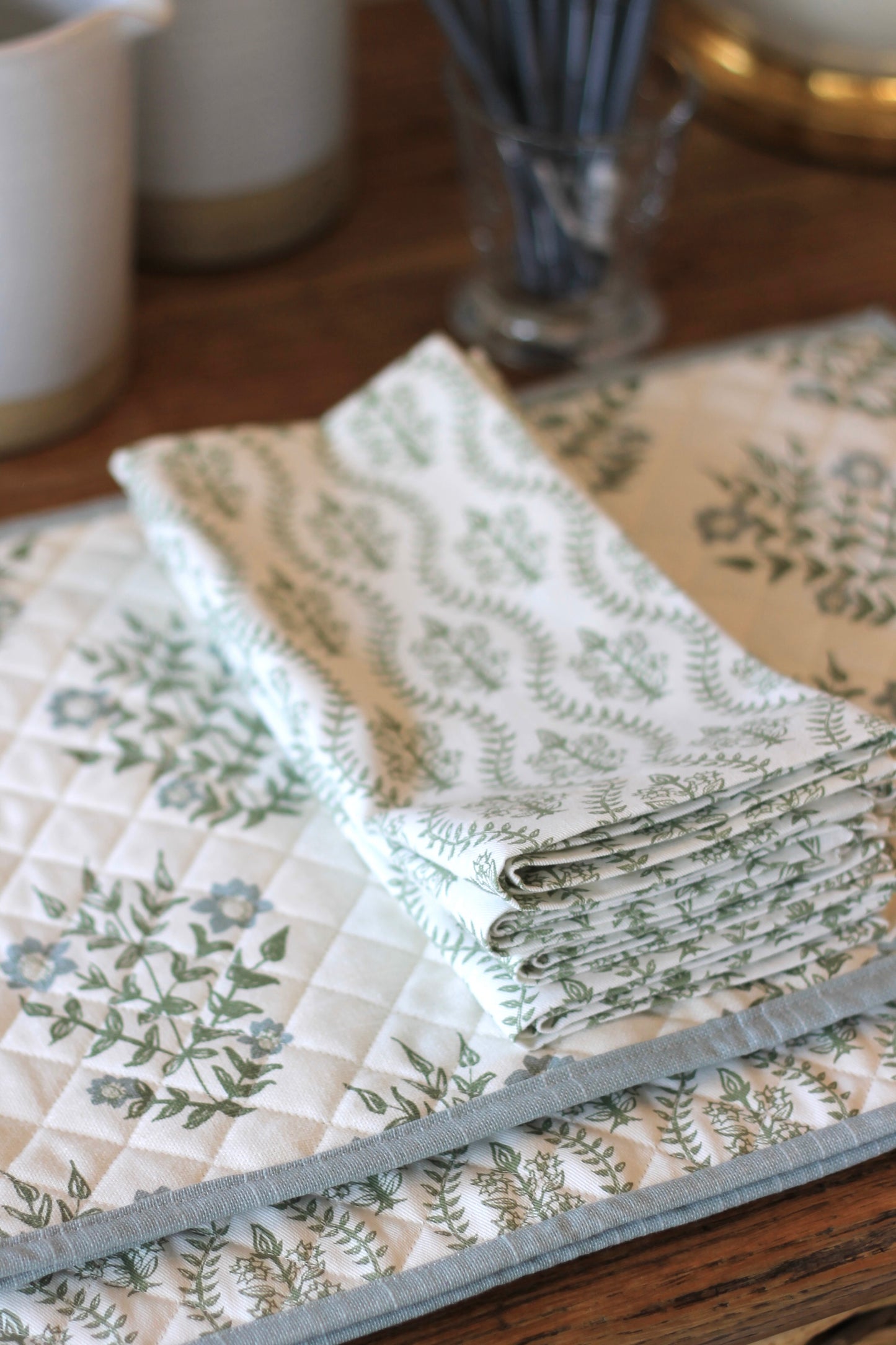 Mae Flower with Scalloped Green Dahlia Quilted Placemat