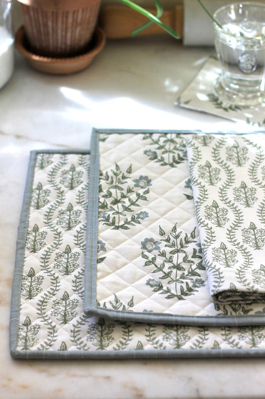 Mae Flower with Scalloped Green Dahlia Quilted Placemat